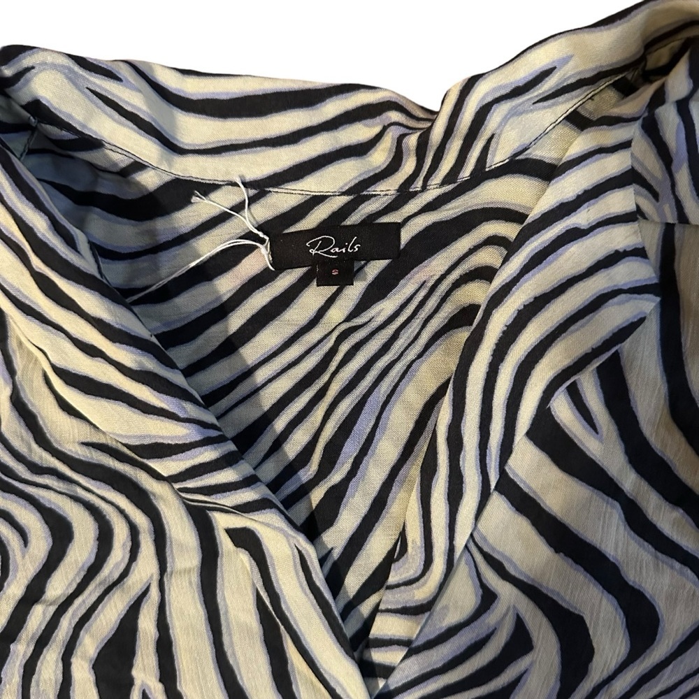 Rails Zebra Button Up Top Size Small - image 3